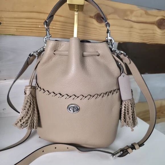 Coach Lora Bucket Bag with Whipstitch Detail in a light taupe - Picture 16 of 16